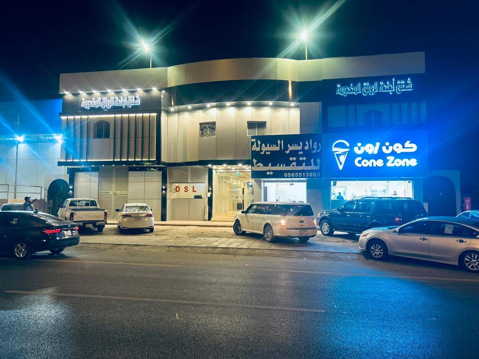 أجنحة الرونق المخدومة *